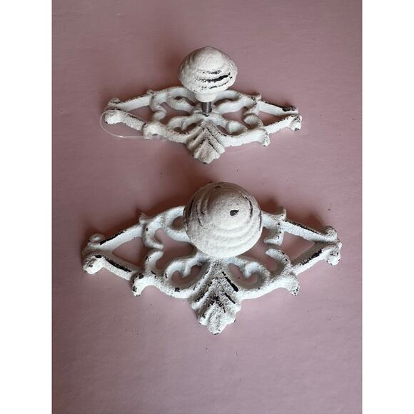 Set Of 2 Of White Wash Vintage Style Knobs french Style Shabby Chic pull - Picture 1 of 9